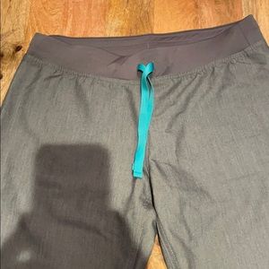 Figs Livingston basic scrub pants